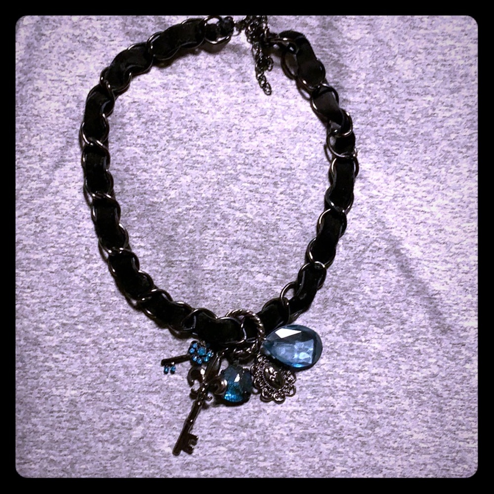 ⚜️5/$25⚜️Velvet and chain choker